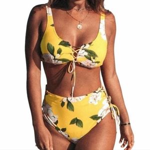 Cupshe Womens Yellow Floral Bikini Size L, never worn.